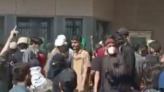 Протестующие в Пакистане атаковали консульство США, погибли 9 человек