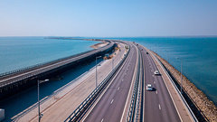 Движение по Крымскому мосту возобновили после ремонта