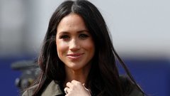 Меган Маркл подверглась критике в интернете из-за неаккуратного внешнего вида на встрече с беженцами