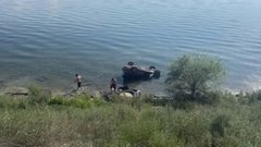 В Бурятии автомобиль Toyota Camry упал в озеро Гусиное