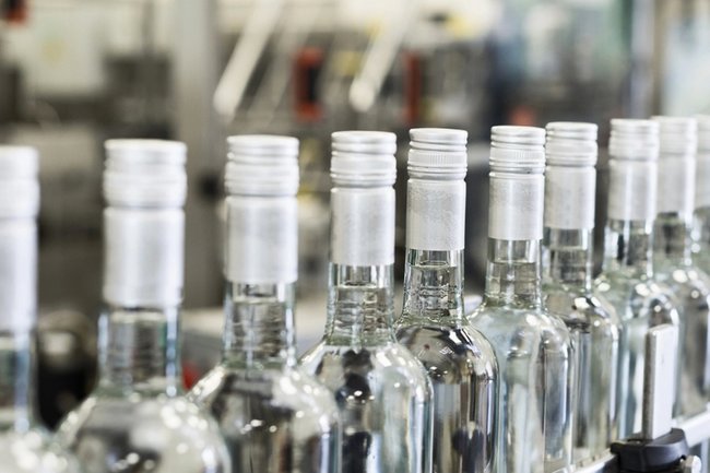 Производство этилового спирта в России в 2025 году сократилось на 10%