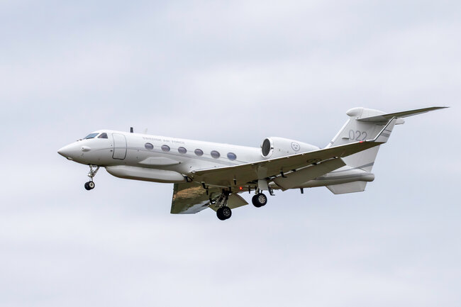 Самолёт ВВС Швеции Gulfstream S102B Korpen на подлёте к аэропорту Висбю. Архивное фото