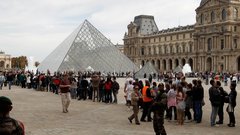 Забастовка работников привела к закрытию Лувра