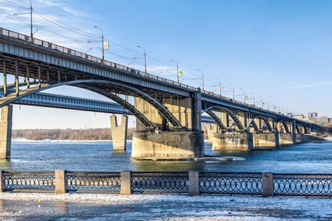 Октябрьский мост в Новосибирске