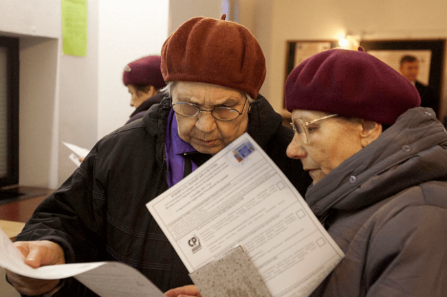 Российские пенсионеры поделятся деньгами с иностранцами