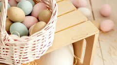 Тульский батюшка рассказал, что яйца нельзя украшать наклейками с ликами святых
