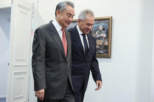 Сергей Шойгу и Ван И