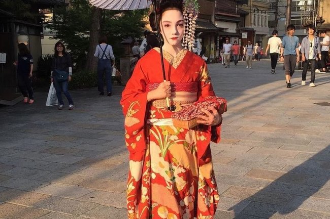 Фигуристка Евгения Медведева порадовала японцев образом гейши