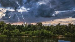 Во время катания на байдарках молния поразила 18-летнего юношу