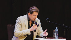Евгений Понaсенков вычеркнут из перечня иностранных агентов