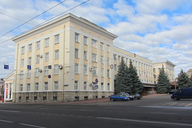 Дом Советов, в котором размещено Правительство Брянской области