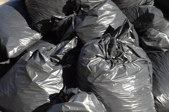 В Тюмени супруги перелопатили 12 тонн мусора ради спасения денег