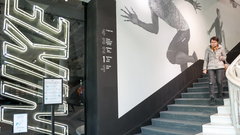 Nike подверглась критике за пренебрежение пешеходами