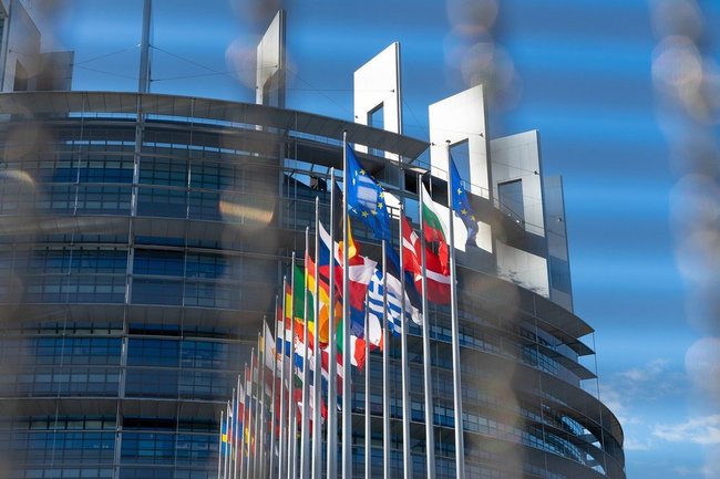 «Вперед, в Средневековье»: Евросоюз утилизирует международное право