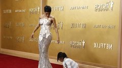 Знаменитая красавица с эффектом обнаженного тела ослепила на премии