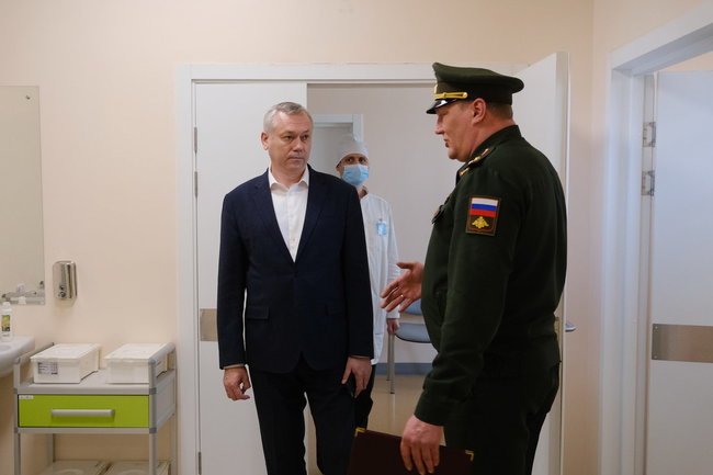 Губернатор Андрей Травников посетил Военный госпиталь Министерства обороны РФ