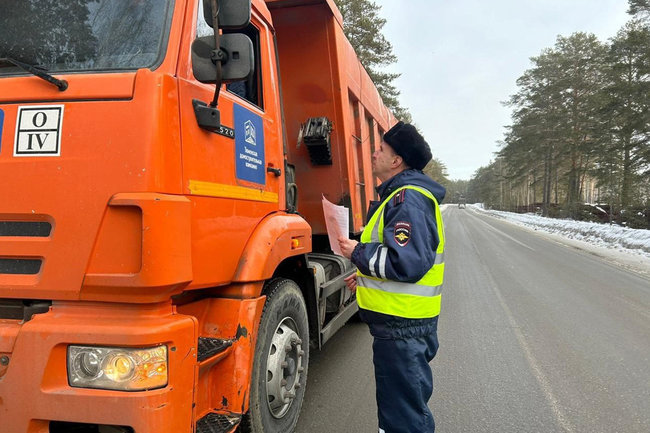 По дорогам Тюмени на месяц ограничат движение грузовиков
