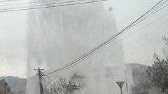 В Новороссийске мощный фонтан затопил автомобили, десятки домов остались без воды