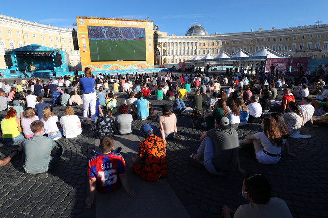 Петербург отказался закрывать фан-зоны Евро несмотря на коронавирус