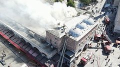 Пожар на популярном у туристов стамбульском рынке тушили 10 расчетов