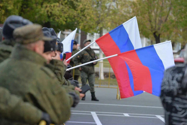 Россия флаг мобилизация призыв армия солдат солдаты 