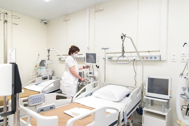 В нижневартовском госпитале развернули дополнительные койки для ковидных пациентов