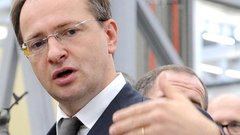 Мединский предложил обязать бюджетников отправить на отработку после вуза