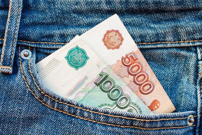 Омское правительство увеличит расходы на зарплаты бюджетникам