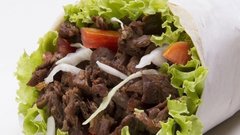 Общепит в роскошь: продажи шаурмы в России в начале 2026 года сократились на 12%