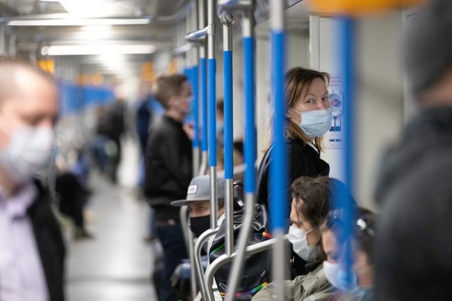 метро маска коронавирус пандемия 