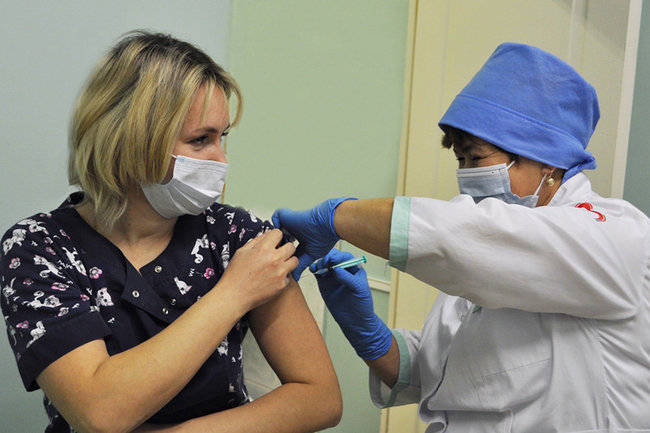 Вторую аппликацию вакцины «КовиВак» нижегородцы могут получить в своих вакцинальных пунктах