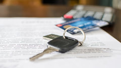 Продажи легковых автомобилей в России упали на 16,2%