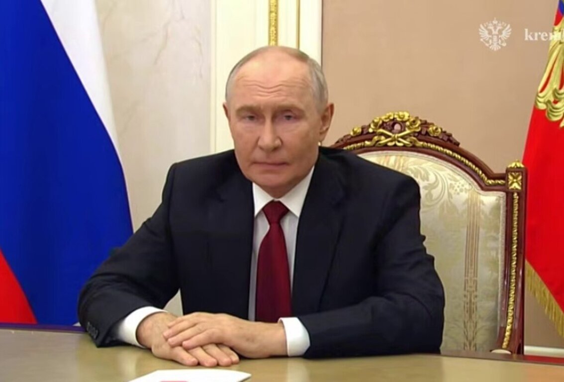 Путин поручил изучить идею оплаты проезда через мессенджер Max