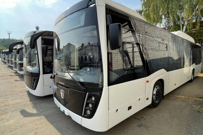 Ещё в два района Кировской области привезли новые пассажирские автобусы