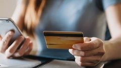 Юрист назвал неочевидные причины блокировки переводов на собственный счет