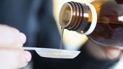 Врач Уланкина рассказала о побочных эффектах сиропов от кашля