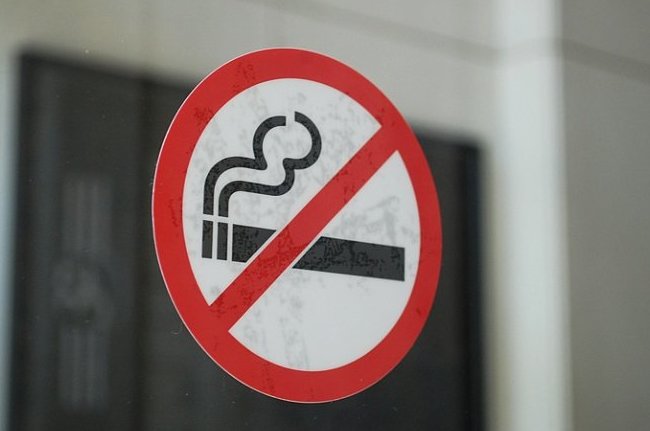 В Сургуте чаще других в ХМАО попадаются на курении в неположенных местах