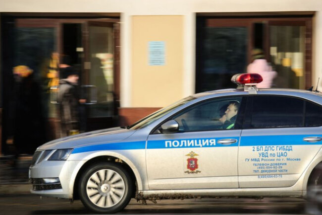 Два подростка на самокатах попали под колёса автомобиля Kia