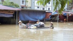 В результате сильных ливней во Вьетнаме погибли более 40 человек