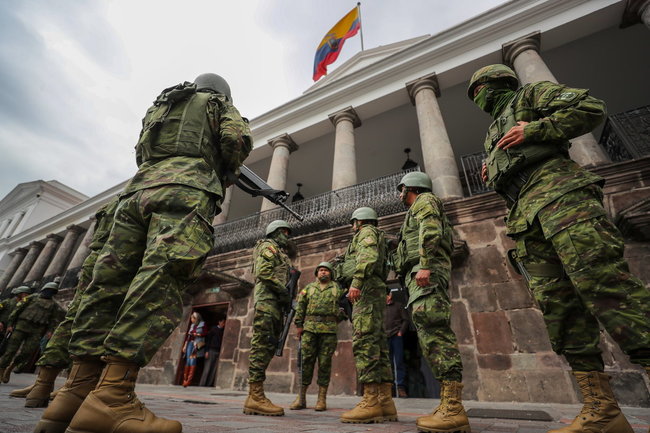 Власти Эквадора ввели в стране режим ЧП из-за беспорядков в тюрьмах