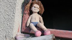 В Петербурге задержаны шесть мужчин, обвиняемых в насилии над 13-летней девочкой