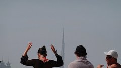 Отели Дубая получили указание на продление проживания туристов из-за отмененных рейсов