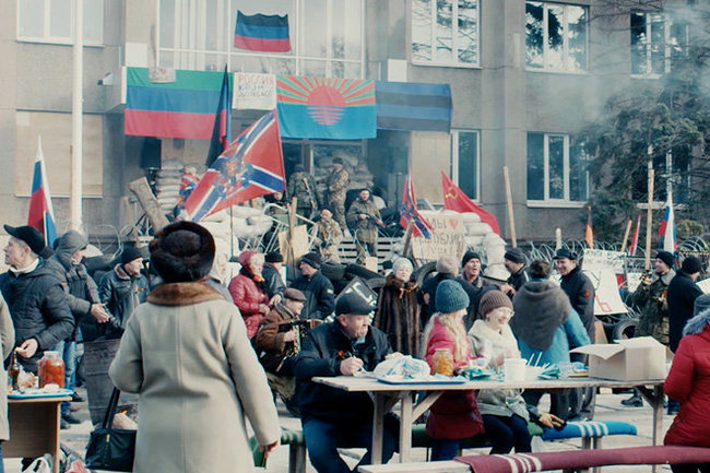 кадр из фильма «Донбасс» 