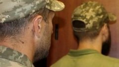 В Кривом Роге жители разбили стекло в автобусе ТЦК