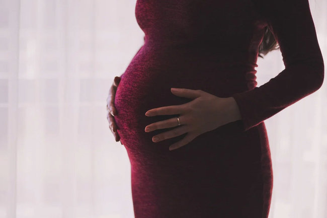 В Тюмени помогают несовершеннолетним беременным