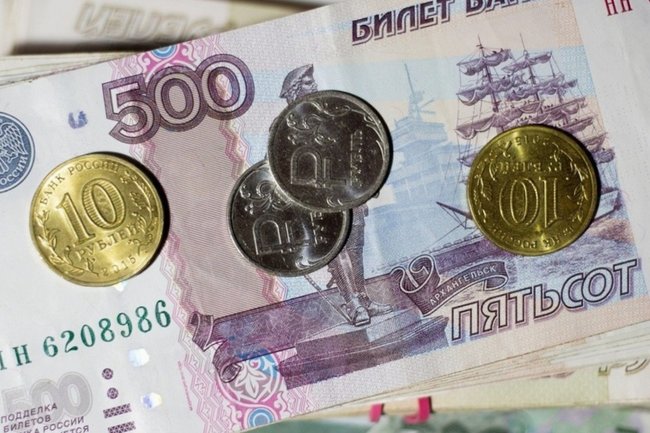 ​Большинство сургутян не готовы отказаться от монет и банкнот