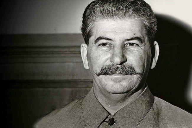 Отметина дьявола или небылица: откуда пошла легенда о шестипалости Сталина