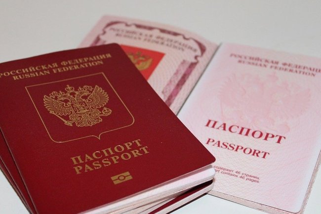 Паспорта сдать на хранение: Госдума ужесточила правила выезда из России