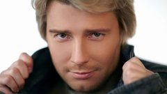 Внешний вид Николая Баскова в новом ролике вызвал комментарии о том, что он «не похож на себя»