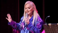Лариса Дoлина поделилась информацией о своей операции на позвоночнике